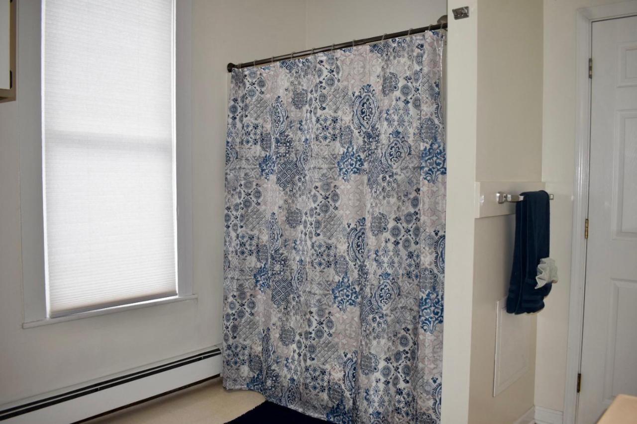 Cozy 2Nd Story Flat Near Downtown Apartment Adrian Екстериор снимка